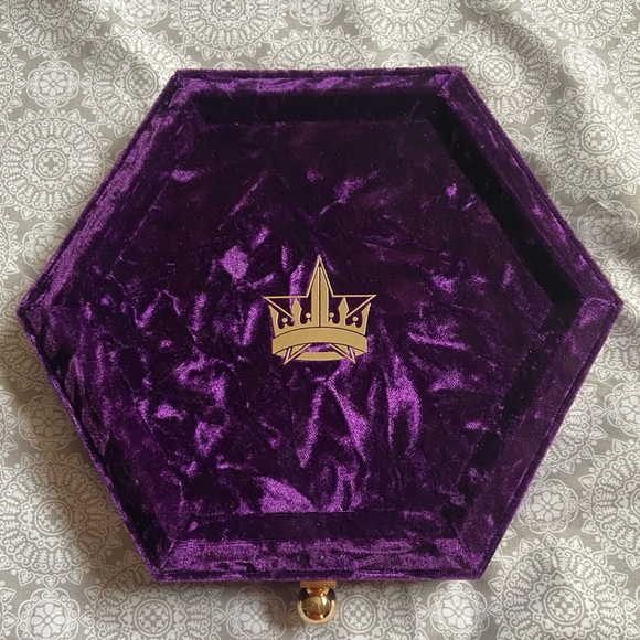 Jeffree Star ‘Blood Lust’ Eyeshadow Palette - Picture 4 of 8